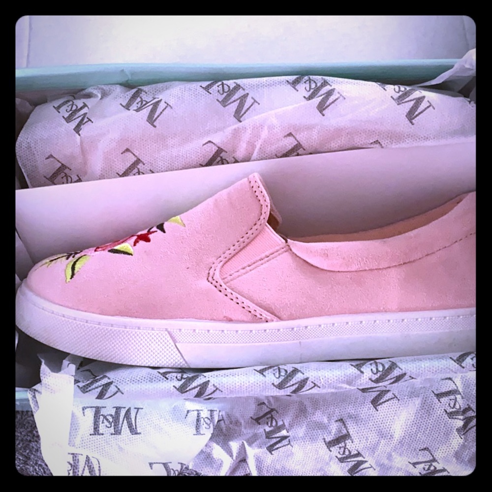 BNIB Grace 102 slide on pink sz8